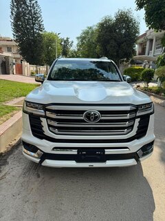 Land Cruiser V8 ZX LC300 For Rent in Islamabad and Rawalpindi